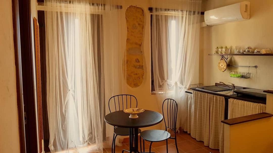 Perla Del Borgo Appartamenti サンタ・カテリーナ・デッロ・イオーニオ エクステリア 写真