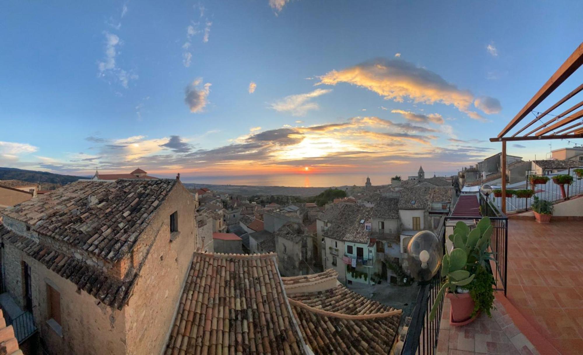 Perla Del Borgo Appartamenti サンタ・カテリーナ・デッロ・イオーニオ エクステリア 写真